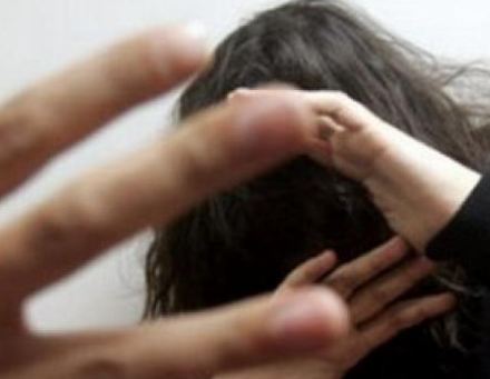 شاهد .. جريمة تهز قطاع التعليم مدرس يعتدي علي طالبة ويعتدى عليها غصباً .. تفاصيل