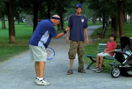 لاعب التنس و الطفل