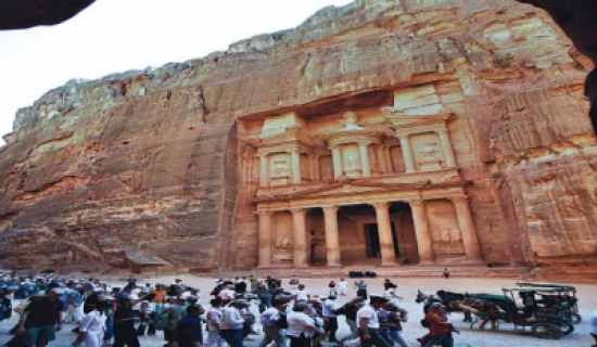 ارتفاع زوار البترا بنسبة 35% الشهر الماضي. ارتفاع زوار البترا بنسبة 35% الشهر الماضي.