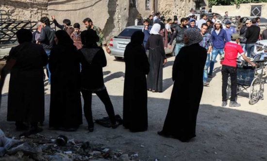 بدء أول عملية إجلاء لمقاتلين معارضين من حي برزة في دمشق