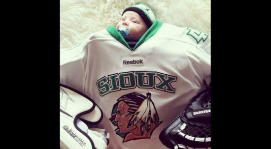 صور لأطفال في ملابس آبائهم تكتسح الانترنت