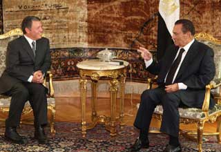 الملك يجري مباحثات مع الرئيسين المصري والفلسطيني ويعود للوطن