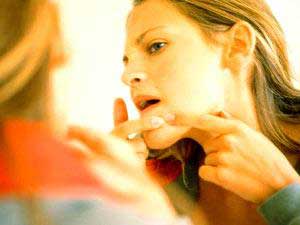 لا تجهدي بشرتك من المستحضرات في رمضان  