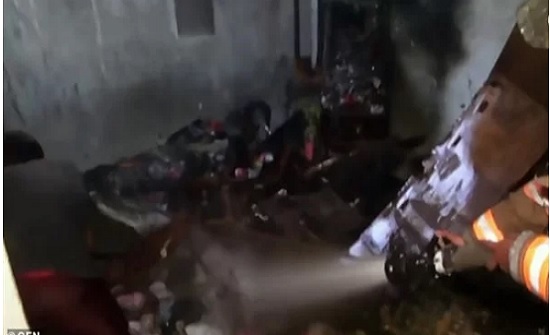 امريكا : نهاية مأساوية بسبب التابلت.. طفل يفتدي أخته الرضيعة بحياته بعد اندلاع حريق بمنزلهما امريكا : نهاية مأساوية بسبب التابلت.. طفل يفتدي أخته الرضيعة بحياته بعد اندلاع حريق بمنزلهما