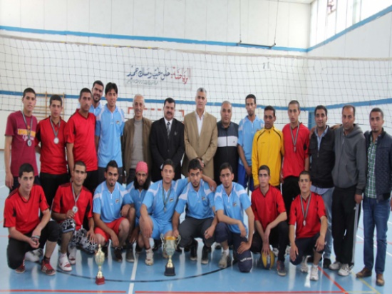 مركز الجامعة بطل طائرة الكليات الجامعية