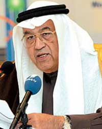 وفاة الشاعر والروائي السعودي غازي القصيبي 