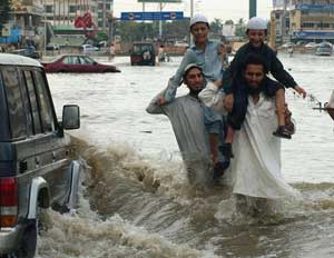 الفيضانات تصل مناطق جديدة بباكستان    