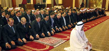 الملك يقيم مادبة افطار لكبار المسؤولين 