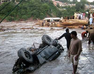 تحذيرات من فيضانات جديدة في باكستان وأوروبا تزيد المساعدات