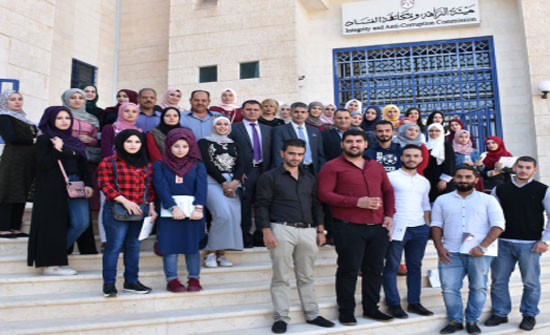 وفد من طلبة اليرموك يزور هيئة النزاهة ومكافحة الفساد وفد من طلبة اليرموك يزور هيئة النزاهة ومكافحة الفساد