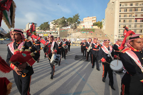 بالصور : احياء ذكرى ميلاد " الحسين " في ساحة العبدلي