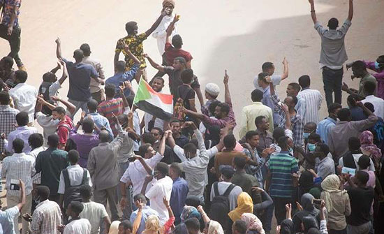السودان.. إطلاق سراح أكثر من 2430 معتقلا منذ اندلاع الاحتجاجات السودان.. إطلاق سراح أكثر من 2430 معتقلا منذ اندلاع الاحتجاجات