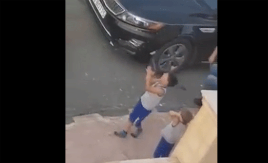 الحبس لمدة عام وغرامة لمواطن اعطى السلاح لطفله الحبس لمدة عام وغرامة لمواطن اعطى السلاح لطفله