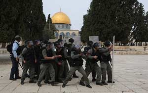الشرطة الاسرائيلية تعزز انتشارها في القدس لمناسبة ثاني صلاة جمعة خلال رمضان