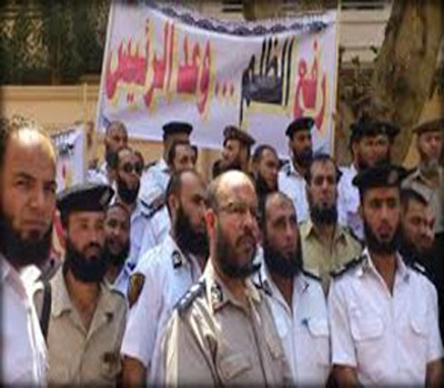 مصر: ضباط ملتحون يطالبون بالعودة إلى وظائفهم مصر: ضباط ملتحون يطالبون بالعودة إلى وظائفهم