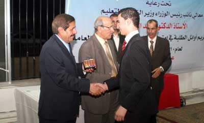 وزير التربية يكرم اوائل الثانوية العامة 