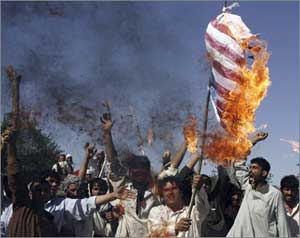 قتلى وجرحى بغارات لناتو بأفغانستان    