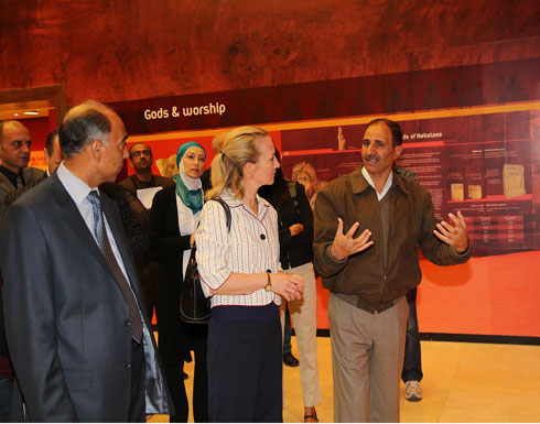 السفيرة الاميركية تطلع على الواقع السياحي والتنموي في البترا