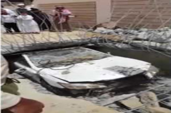 شاهد: كيف استخرج مواطنون سيارة لكزس من عمق 20 مترًا ؟