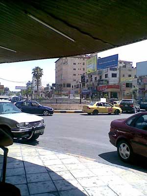 اربد: ثالوث الازمة الاقتصادية والحر والعطلة يضرب مبيعات شارع الجامعة 