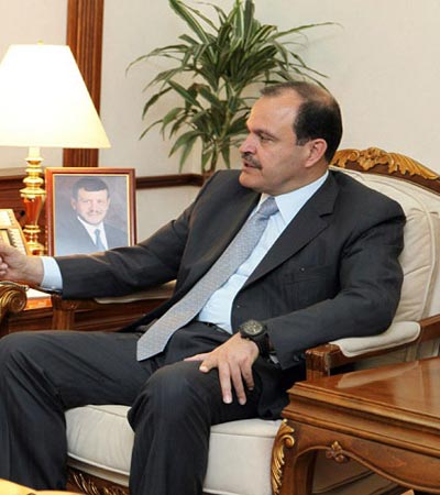 وزير الداخلية يلتقي نقيب المعلمين