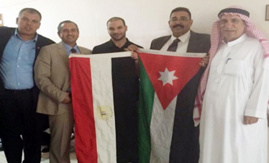 أنباء عن مصالحة مرتقبة بين العامل المصري المعتدى عليه وأشقاء الشوابكة أنباء عن مصالحة مرتقبة بين العامل المصري المعتدى عليه وأشقاء الشوابكة
