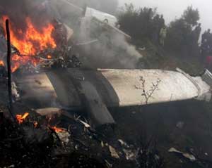 يخشى مقتل 14 شخصا في سقوط طائرة في نيبال