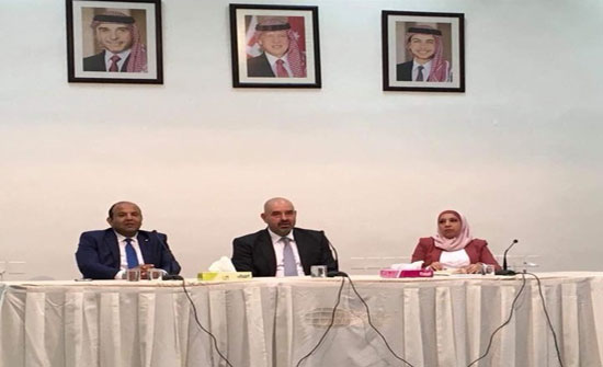 وفد طلابي من إعلام اليرموك يزور المعهد الدبلوماسي الأردني