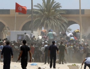 مصر تجلي 3 آلاف من مواطنيها العالقين بتونس