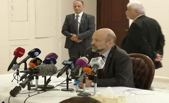 الرزاز: الأردن يتعرض لضغوطات هائلة الرزاز: الأردن يتعرض لضغوطات هائلة