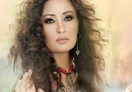 هوسها بالفنانة لطيفة يعيدها إلى السجن 