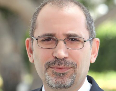 وزر الخارجية يتلقى اتصالا هاتفيا من نظيره اليمني