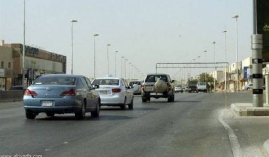 بالفيديو: "عناد" حول أولوية المرور بين سيارتين يؤدي الى حادث مروع!