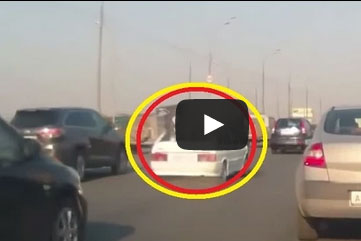 سيارة تنفجر على الطريق