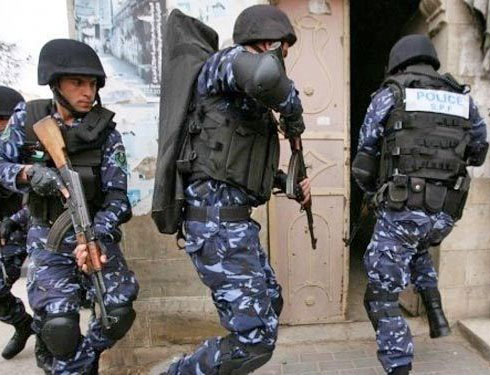 عاملون في أجهزة أمن السلطة يسهلون بيع عقارات في القدس لليهود عاملون في أجهزة أمن السلطة يسهلون بيع عقارات في القدس لليهود