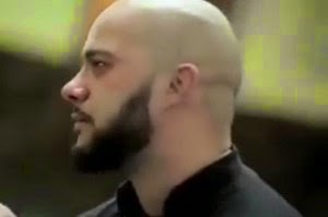 بالفيديو.. أجنبي يعتنق الإسلام بسبب آية في سورة الفجر بصوت سعد الغامدي