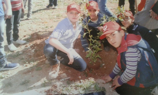 بالصور / جمعية حدائق بلقيس تحيي ذكرى الحسين بغرس شجرة في عمان