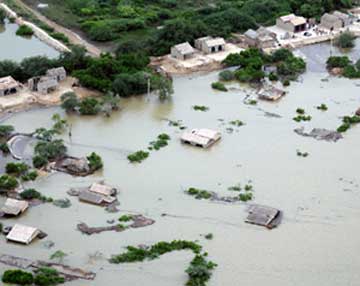 الفيضانات تهدد مناطق جديدة بباكستان 