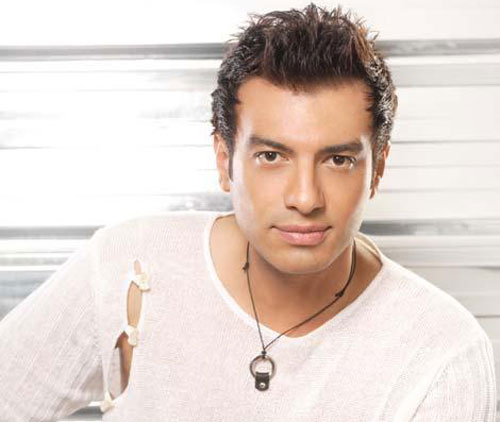إيهاب توفيق يستعد لتسجيل "في عيون"
