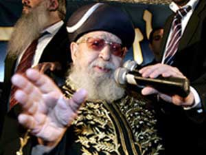 الحاخام عوفاديا يوسف يأمل أن يختفي عباس والفلسطينيون من العالم 