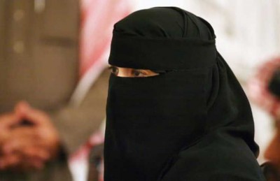 سعوديَّة تسلي زبوناتها مقابل 150 ريالاً للجلسة سعوديَّة تسلي زبوناتها مقابل 150 ريالاً للجلسة