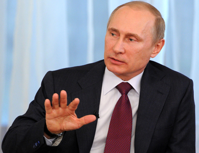 بوتين يحذر ميركل من أن اوكرانيا على شفير حرب أهلية