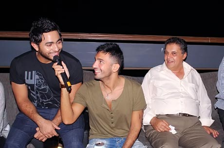 تامر حسني وسامو زين يجتمعون على مائدة إفطار واحدة .. شاهدوا الصور  