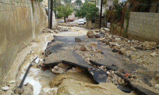 بعد شتاء الإثنين .. المشي على الصخور في وادي السير بعمان " صور وفيديو " بعد شتاء الإثنين .. المشي على الصخور في وادي السير بعمان " صور وفيديو "