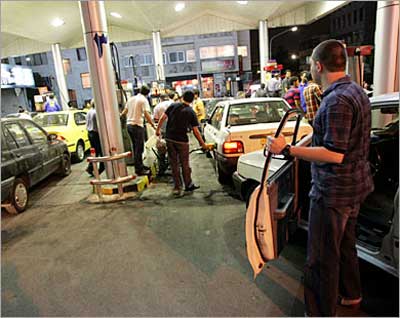   إيران بطريقها للاكتفاء من البنزين   