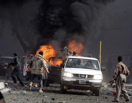 سلسلة تفجيرات عنيفة تهز بغداد وتوقع أكثر من 50 قتيلا وجريحا