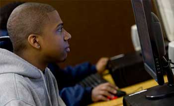  الإنترنت يجعلنا سطحيين مشتتي التفكير