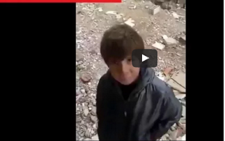 شاهد..طفل سوري يطلب الطعام من مصور والأخير يرد” أنا جائع منذ ثلاثة أيام”