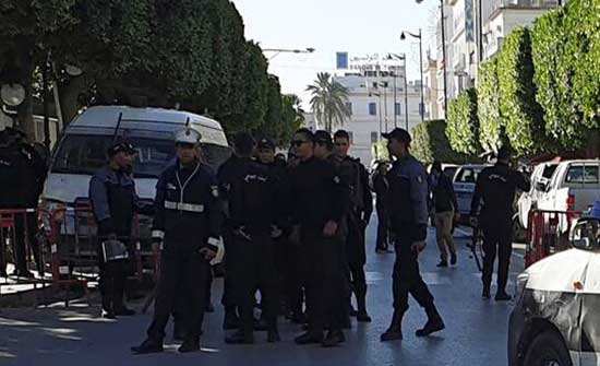 الأمن التونسي يخلي مقر "هيئة مكافحة الفساد" الأمن التونسي يخلي مقر "هيئة مكافحة الفساد"