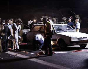 السلطة تشن حملة إعتقالات و إسرائيل تغلق الخليل